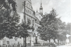 vor_dem_haus-001